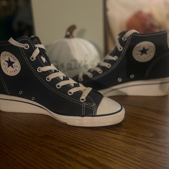 High top blue converse size 7 like new - Picture 1 of 4